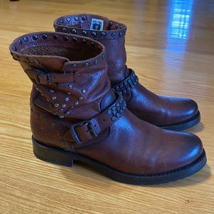 Women’s Frye boots size 8 1/2 nearly brand new!